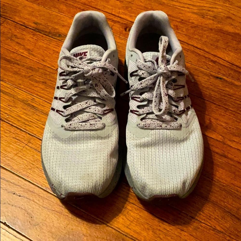 Nike Run Swift tennis shoes
